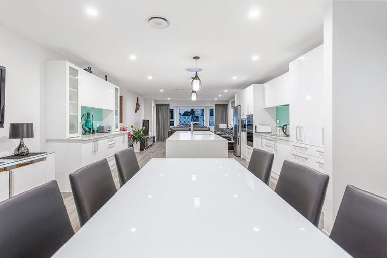 Photo of property in 171 Edmonton Road, Te Atatu South, Auckland, 0610