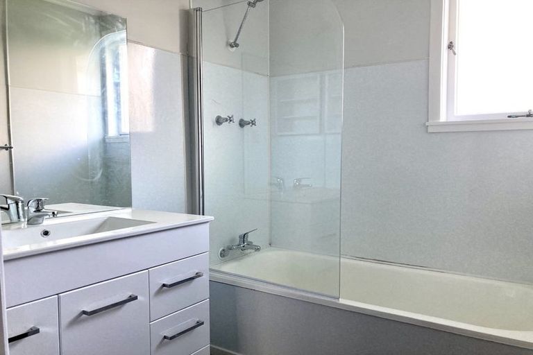 Photo of property in 318 Swanson Road, Henderson, Auckland, 0610