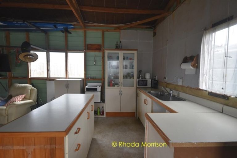 Photo of property in 88 Komiti Road, Tinopai, Matakohe, 0593
