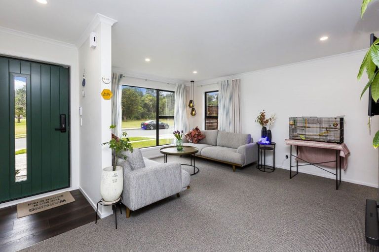 Photo of property in 11 Buddle Road, Wallaceville, Upper Hutt, 5018