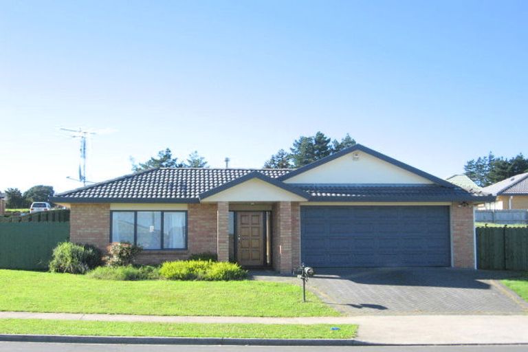 Photo of property in 12 Glenveagh Park Drive, Weymouth, Auckland, 2103