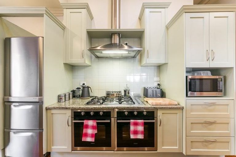 Photo of property in 6 Milton Road, Bluff Hill, Napier, 4110