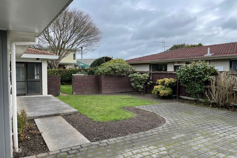 Photo of property in 2/367 Sawyers Arms Road, Harewood, Christchurch, 8051