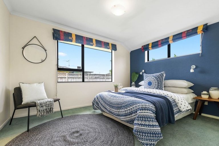 Photo of property in 19 Waiwherowhero Drive, St Andrews, Hamilton, 3200