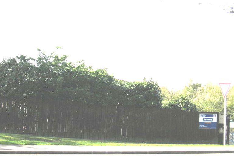 Photo of property in 2/255 Swanson Road, Henderson, Auckland, 0610