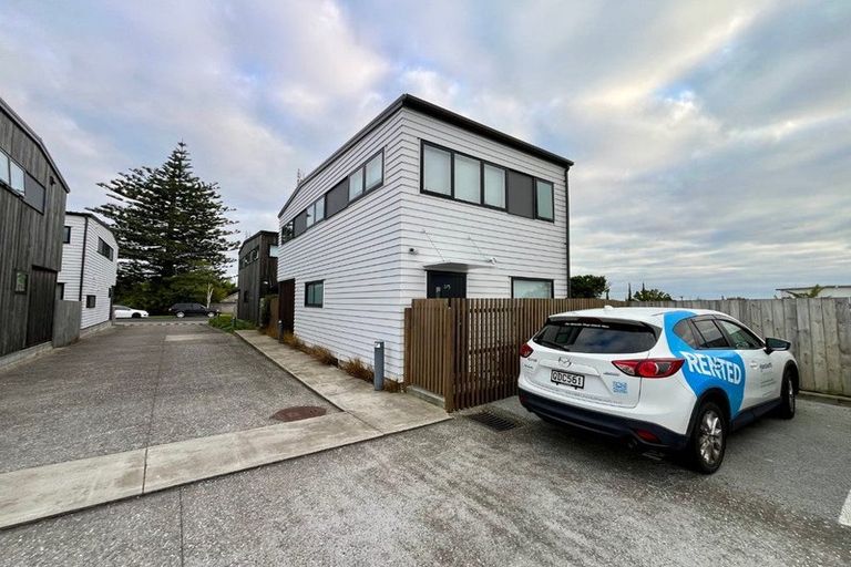 Photo of property in 2/5 Brandon Road, Glen Eden, Auckland, 0602