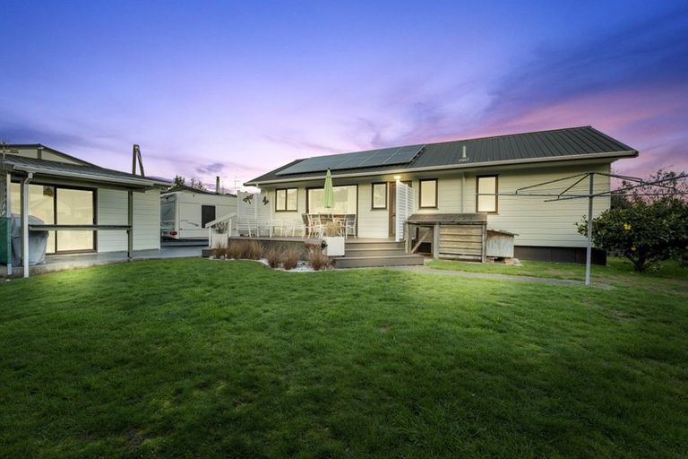 Photo of property in 42 Delaware Grove, Totara Park, Upper Hutt, 5018