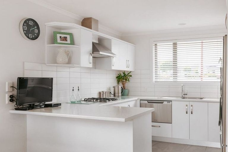 Photo of property in Waterview Estate, 8/4 Greystone Place, Omokoroa, 3114