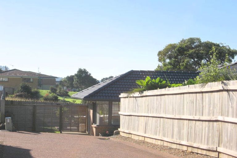 Photo of property in 24 Norm Pellow Drive, Manurewa, Auckland, 2105