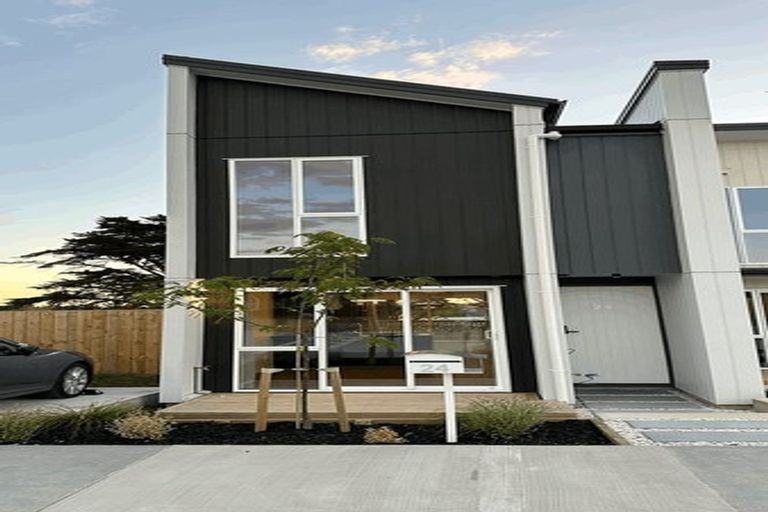 Photo of property in 24 Ramwall Place, Weymouth, Auckland, 2103