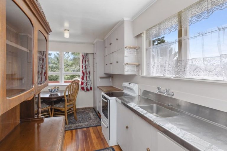 Photo of property in 11 Amundsen Grove, Stokes Valley, Lower Hutt, 5019