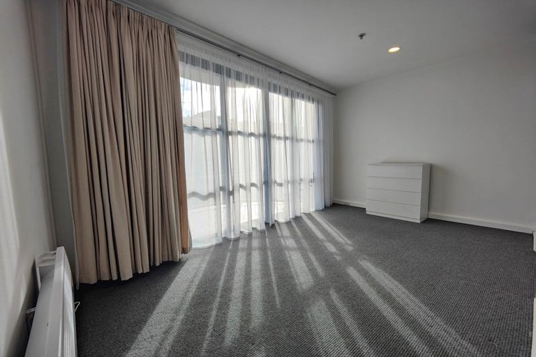 Photo of property in Atrium Apartments, 2q/154 The Terrace, Wellington Central, Wellington, 6011