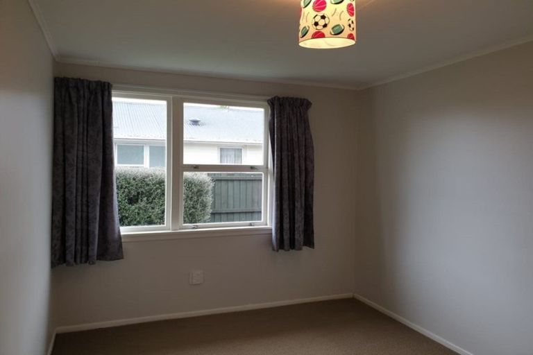 Photo of property in 127 Northcote Road, Northcote, Christchurch, 8052