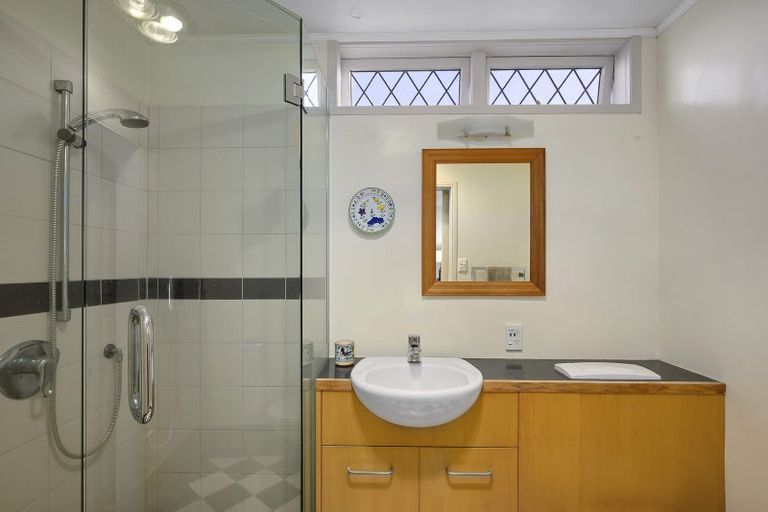 Photo of property in 12 Cecil Road, Milford, Auckland, 0620