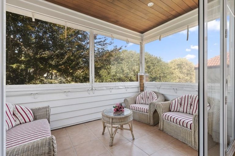 Photo of property in 104 Kitchener Road, Milford, Auckland, 0620