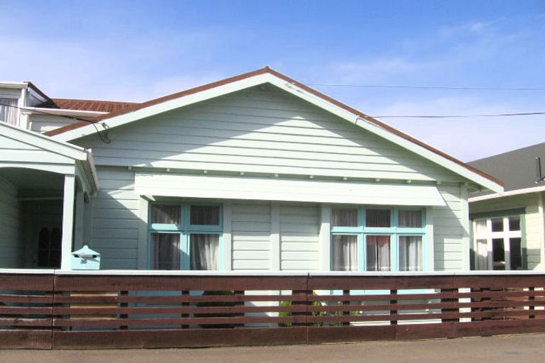 Photo of property in 35 Freyberg Street, Lyall Bay, Wellington, 6022