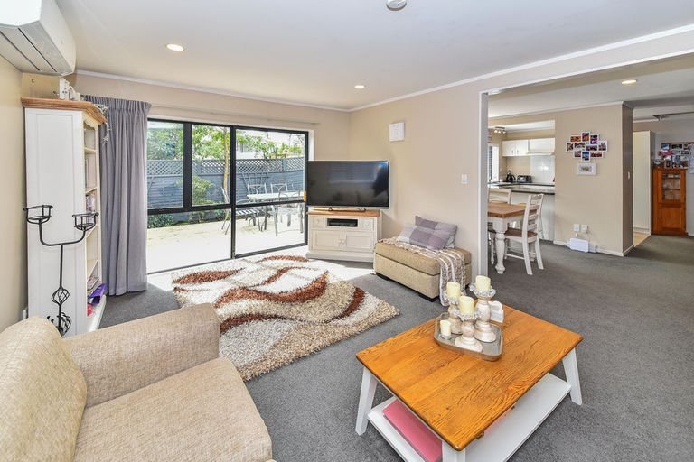 Photo of property in 1/78 Saint Annes Crescent, Wattle Downs, Auckland, 2103