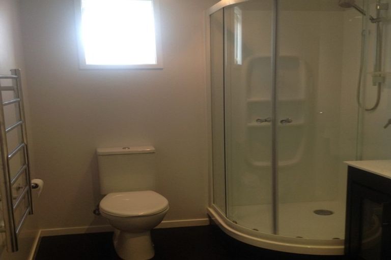 Photo of property in 2/17 Park Road, Glenfield, Auckland, 0629