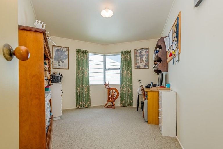 Photo of property in 27 Cambridge Street, Pahiatua, 4910