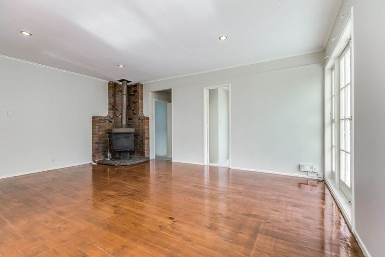 Photo of property in 4 Trinidad Road, Sunnynook, Auckland, 0620