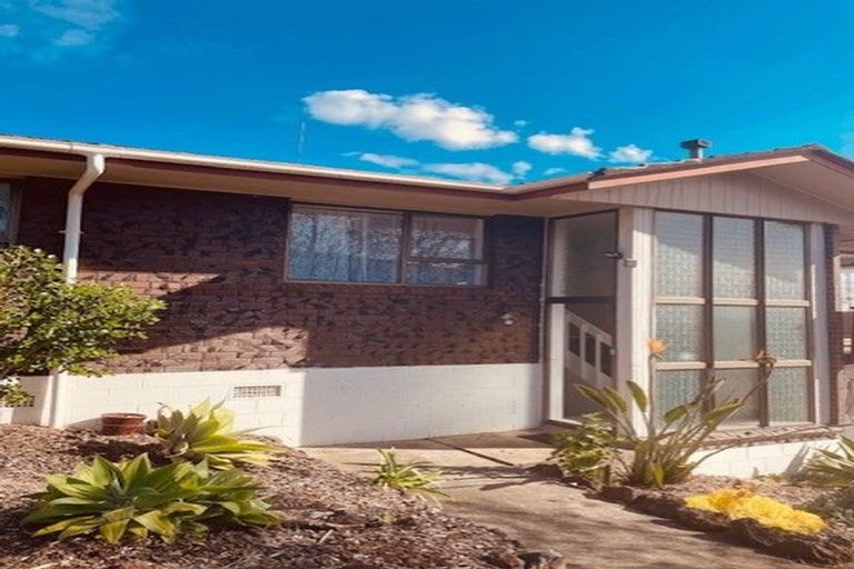 Photo of property in 18 Lewisham Street, Highland Park, Auckland, 2010