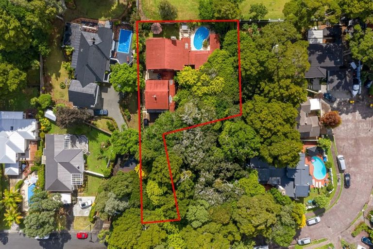 Photo of property in 1 Cobblestone Lane, Hillcrest, Auckland, 0627