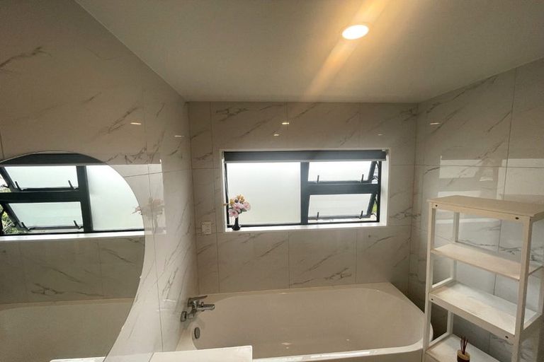 Photo of property in 1/4214a Great North Road, Glendene, Auckland, 0602