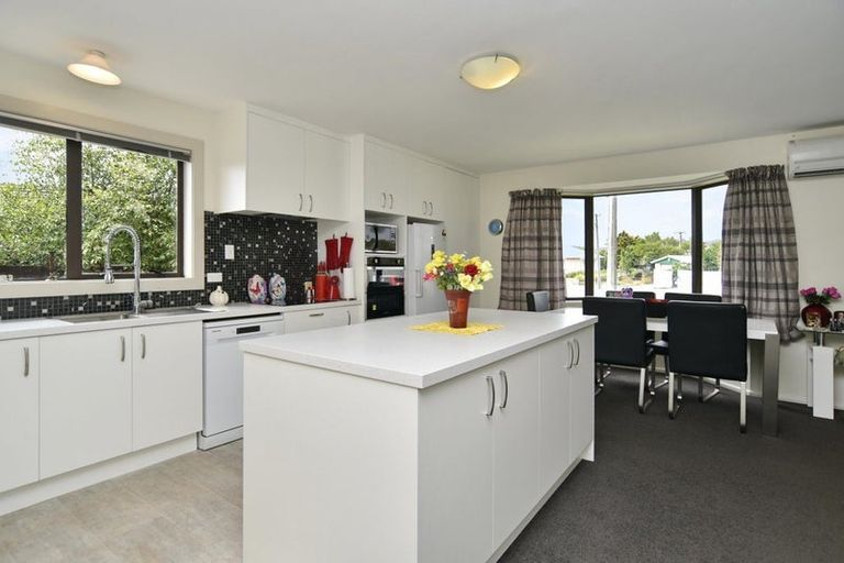 Photo of property in 11 Quebec Place, Wainoni, Christchurch, 8061