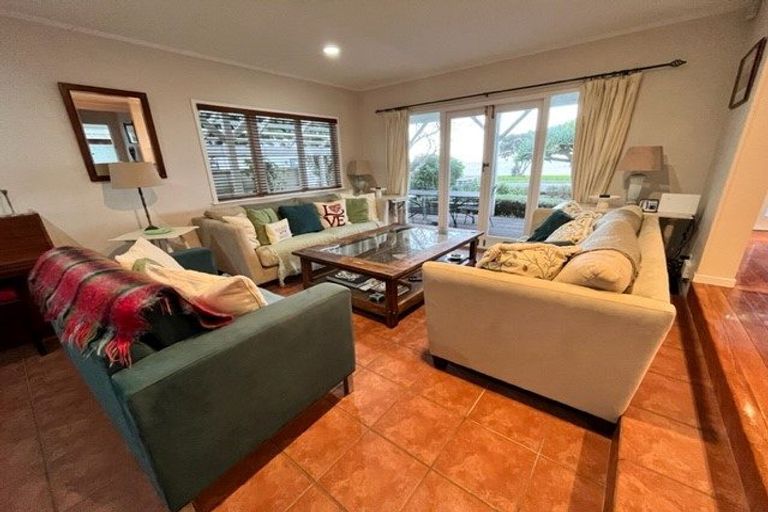Photo of property in 59 The Esplanade, Eastern Beach, Auckland, 2012