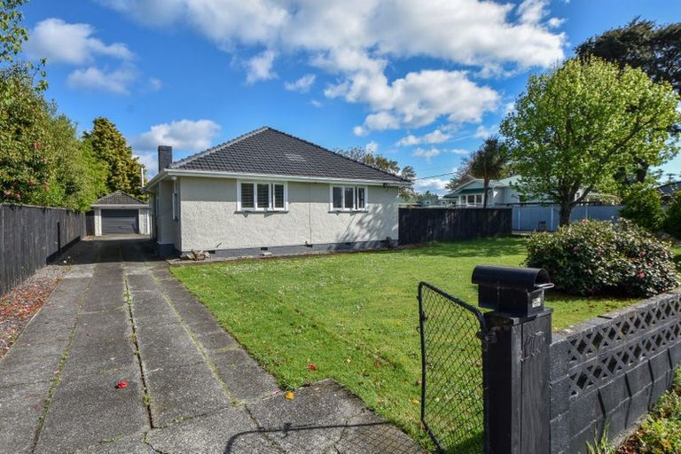 Photo of property in 17 Dixon Street, Carterton, 5713