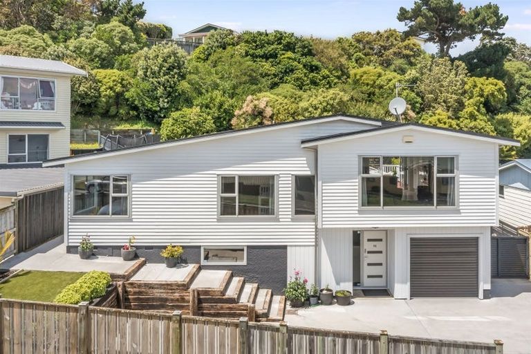 Photo of property in 56 Gloaming Hill, Titahi Bay, Porirua, 5022