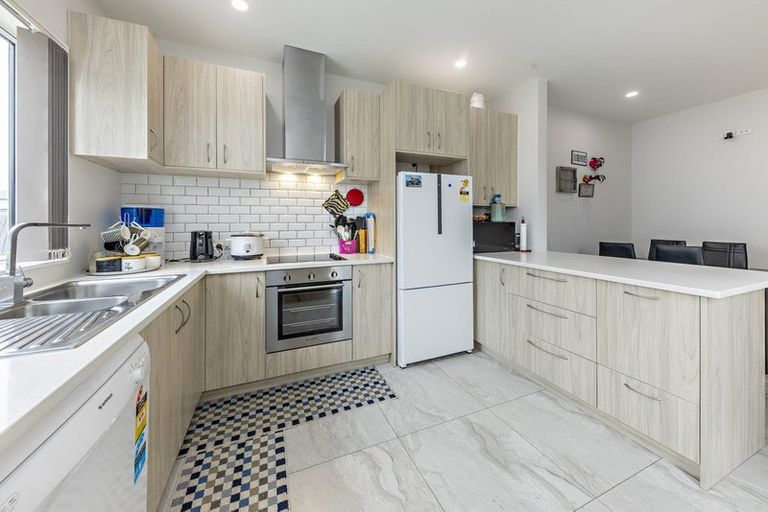 Photo of property in 9 Riroriro Close, Papakura, 2110