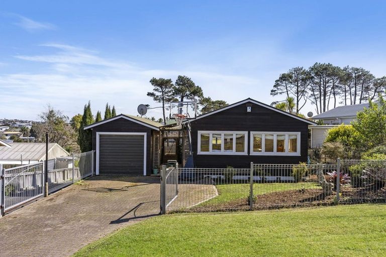 Photo of property in 20 Tiri Road, Manly, Whangaparaoa, 0930