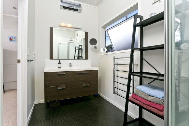 Photo of property in 13 Hillcrest Road, Hatfields Beach, Orewa, 0931