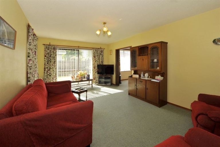 Photo of property in 2/5 Peebles Drive, Hei Hei, Christchurch, 8042