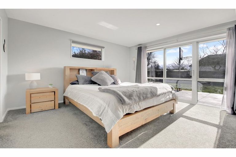 Photo of property in 177b High Street, Oxford, 7430