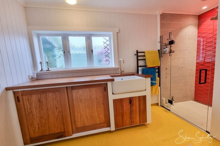 Photo of property in 10 Franklin Road, Paparoa, 0571