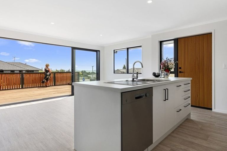 Photo of property in 82 Bert Wall Drive, Omokoroa, 3114