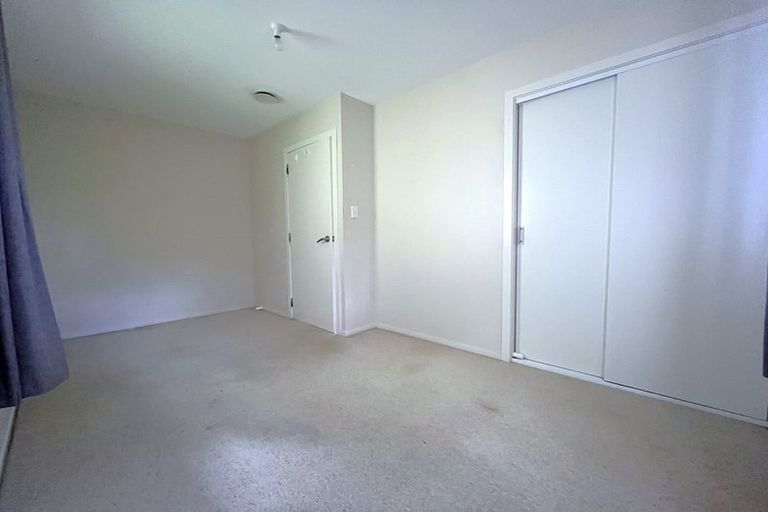 Photo of property in 64a Salford Street, Newlands, Wellington, 6037