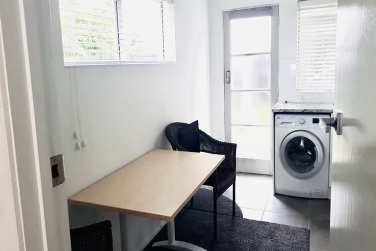 Photo of property in 1/88 East Coast Road, Milford, Auckland, 0620