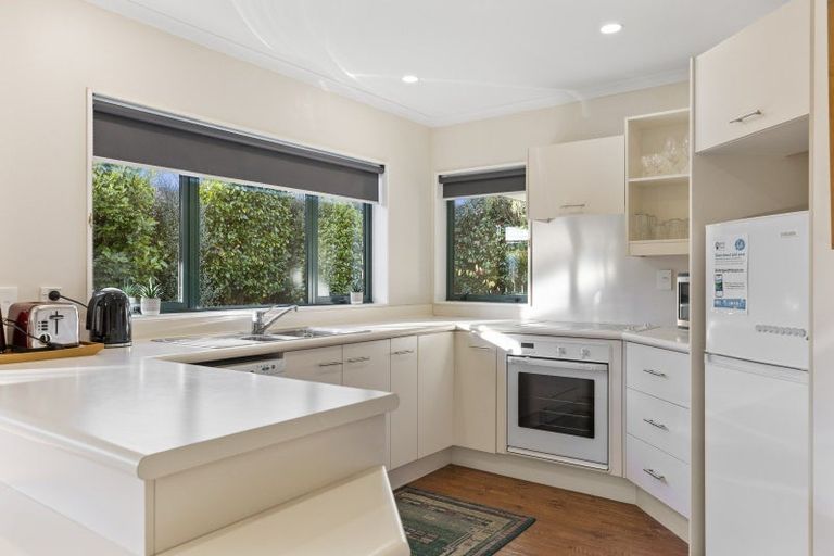 Photo of property in 30 Fairview Terrace, Waipahihi, Taupo, 3330