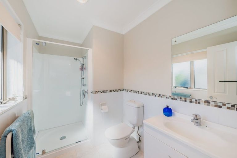 Photo of property in 5 Holcombe Drive, Paraparaumu, 5032