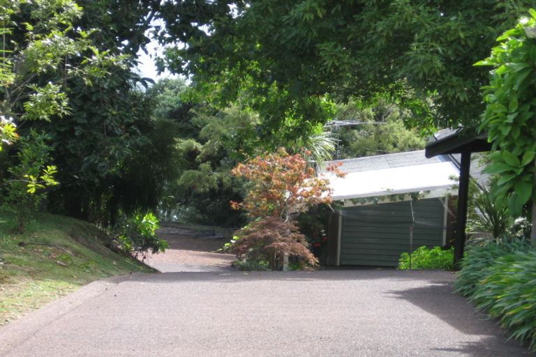 Photo of property in 17 Valkyria Place, Beach Haven, Auckland, 0626