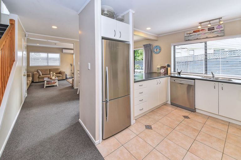 Photo of property in 1/78 Saint Annes Crescent, Wattle Downs, Auckland, 2103