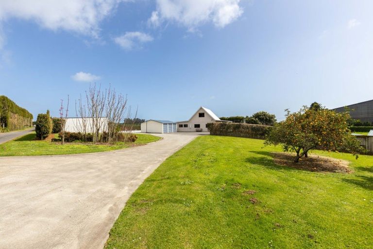 Photo of property in 2 Arthur Road, Paraite, New Plymouth, 4373