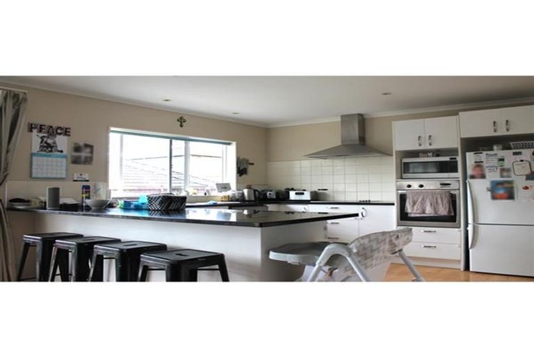 Photo of property in 2 Cambrian Crescent, Flat Bush, Auckland, 2016