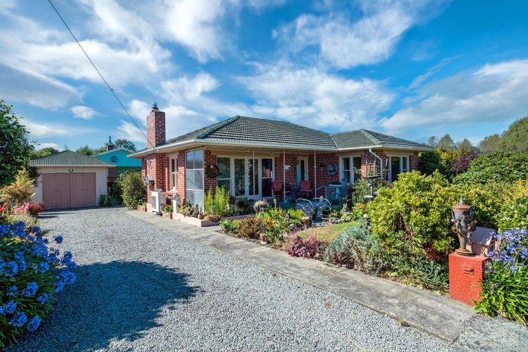 Photo of property in 15 Point Bush Road, Waimate, 7924