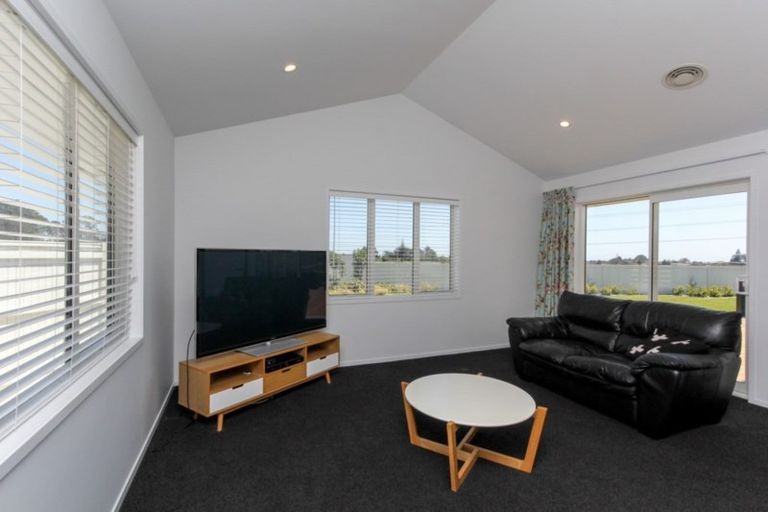 Photo of property in 53 Fernbrook Drive, Hurworth, New Plymouth, 4310