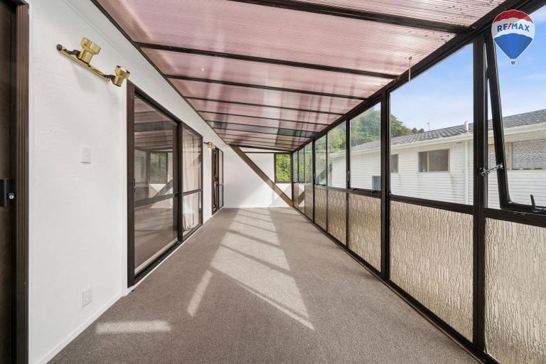 Photo of property in 39 Thurleigh Grove, Karori, Wellington, 6012