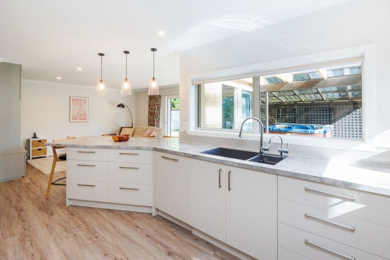 Photo of property in 12 Truscott Grove, Awapuni, Palmerston North, 4412